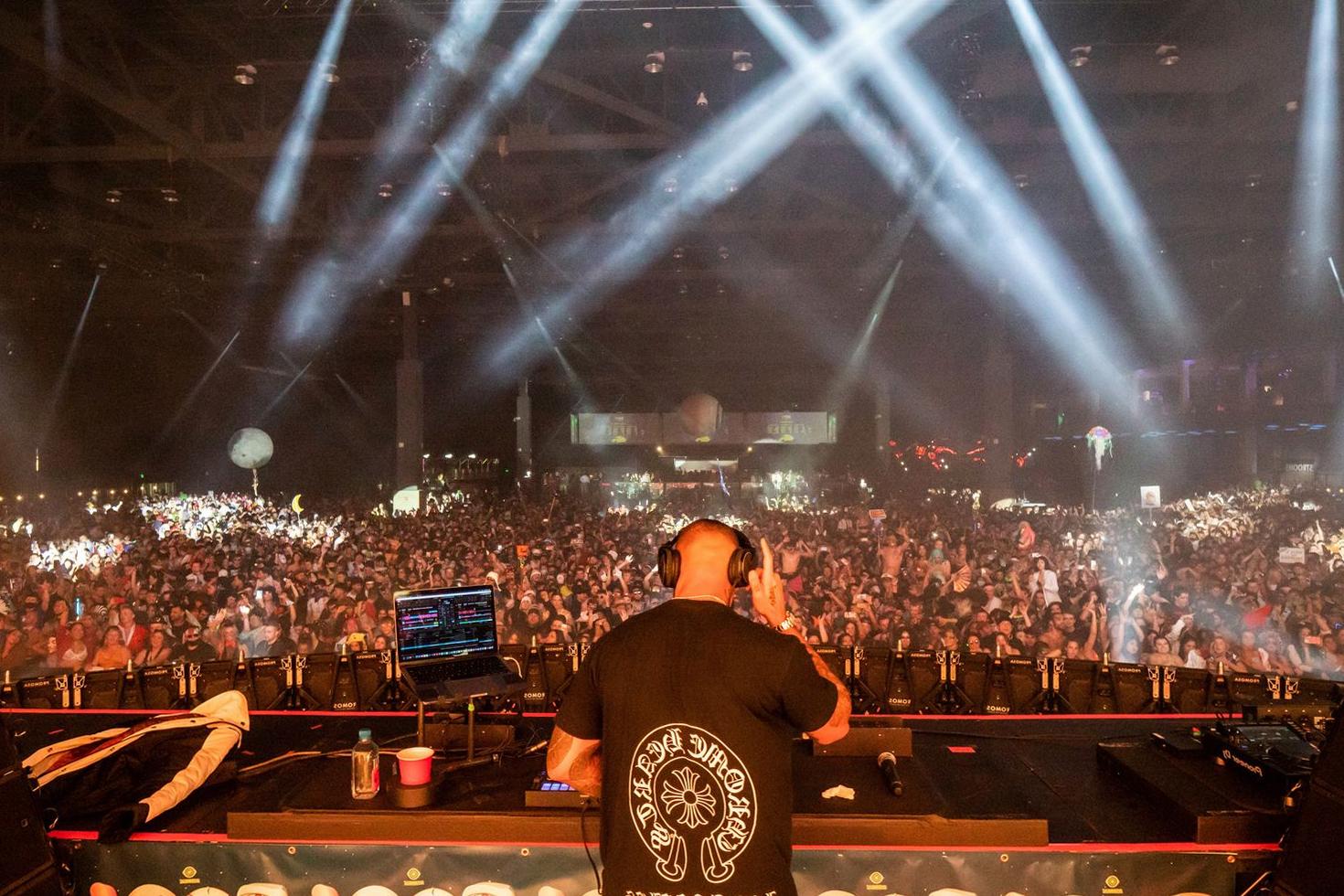 DJ Performance